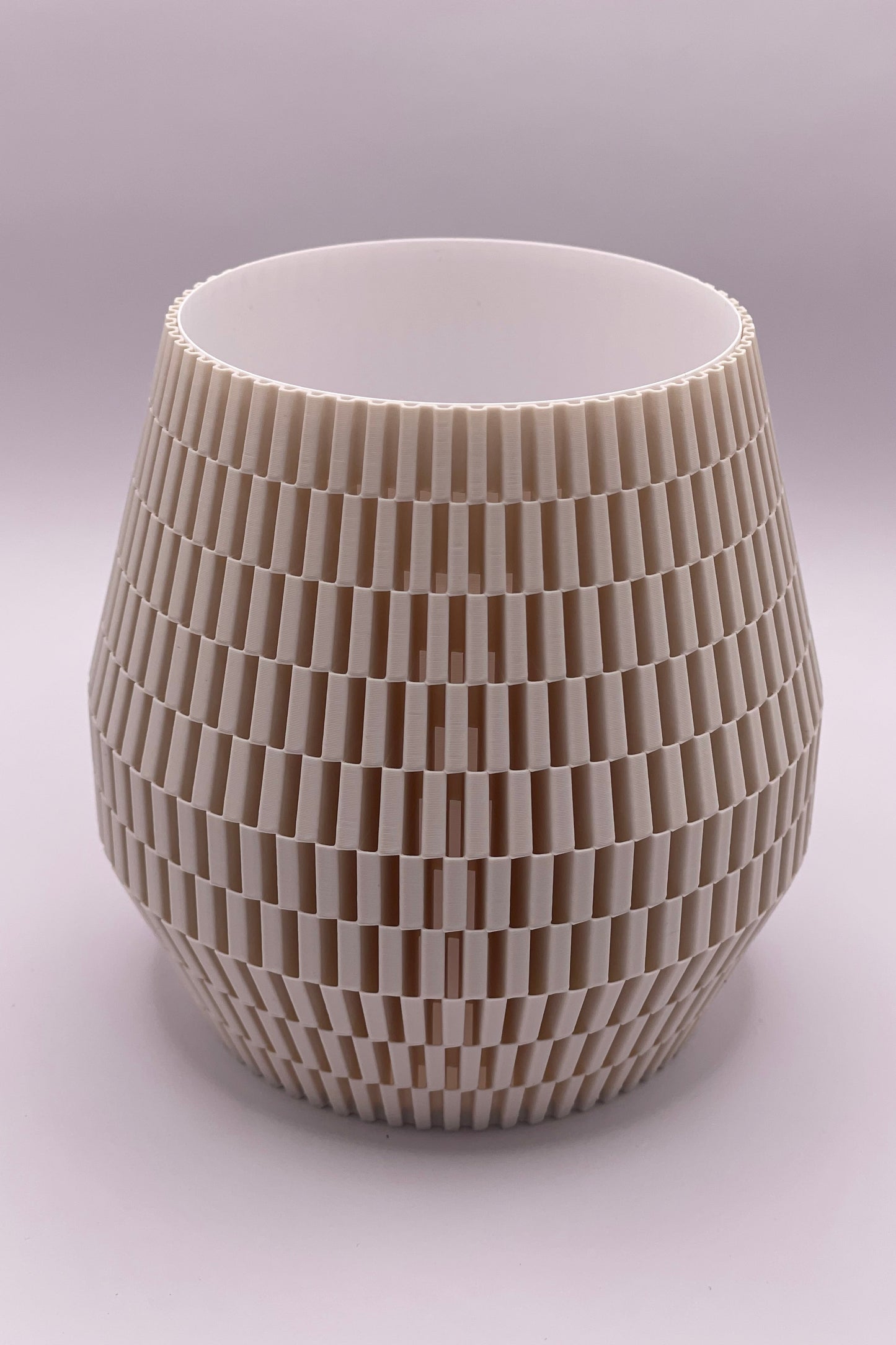 Utskriven lampskärm i plast för spotlight i fönstersmyg